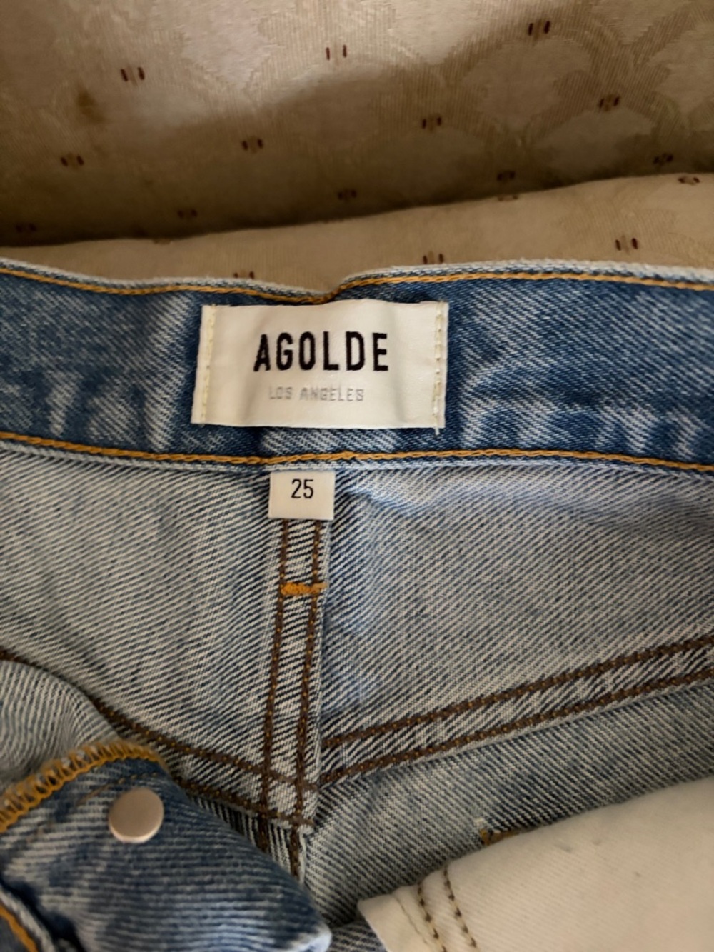 Gently worn! Women’s AGOLDE Raw Edge Denim Shorts | Size 25 - Picture 5 of 7